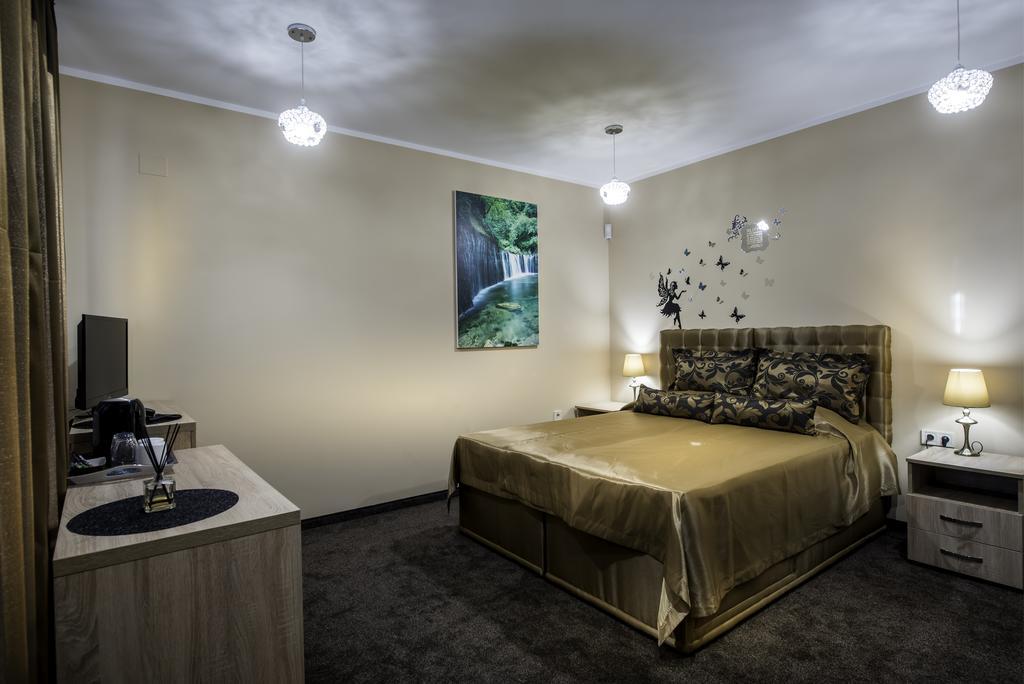 Hotel Victoriya'S House Hisarya Esterno foto